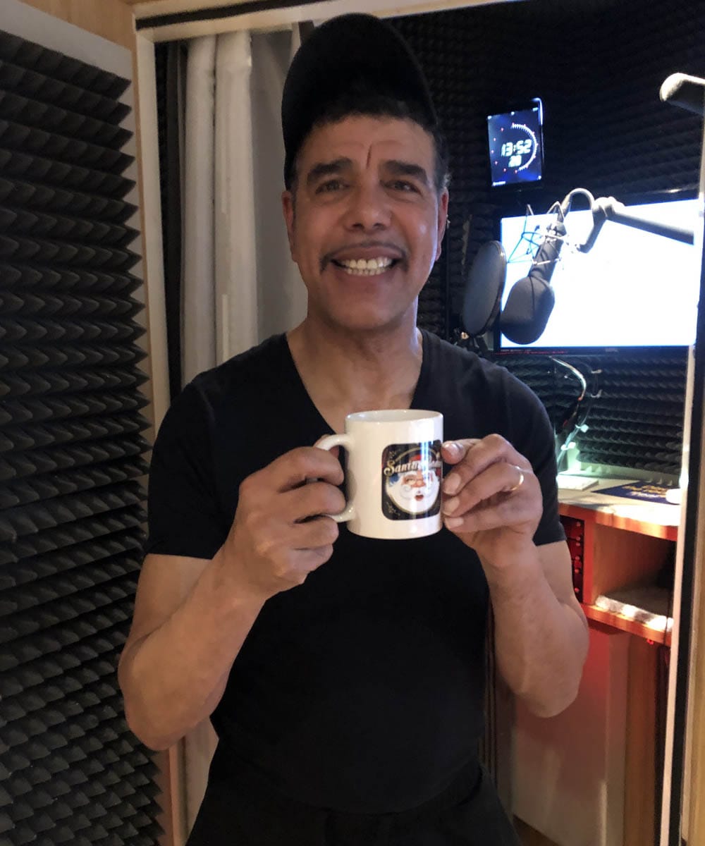 Kammy Chris Kamara with Santa Radio mug