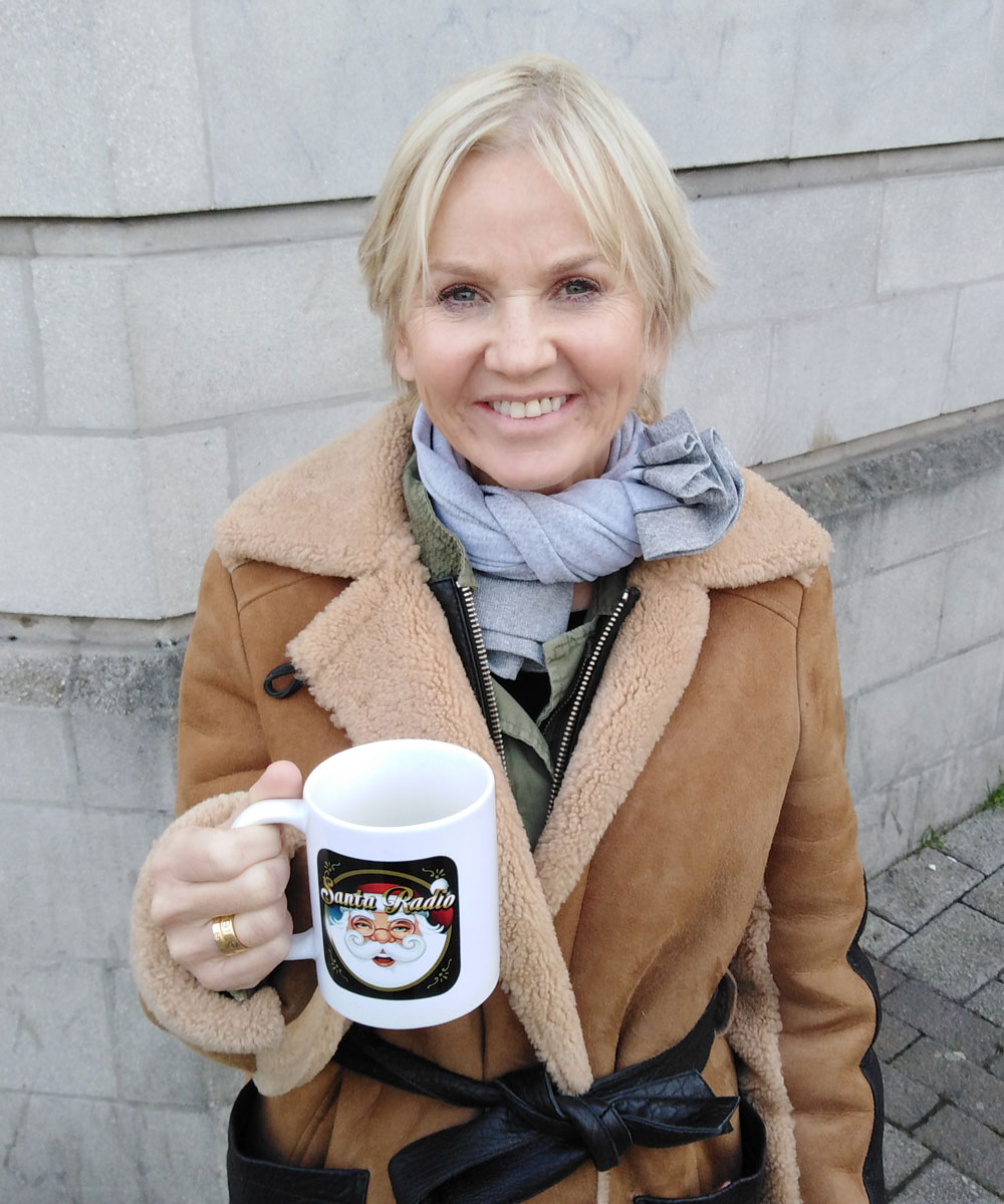 Lisa Maxwell - Actress - Santa Radio Mugshot